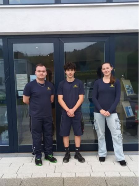 Unsere Azubis 2025 MK Zerspantechnik (450 x 600 px)